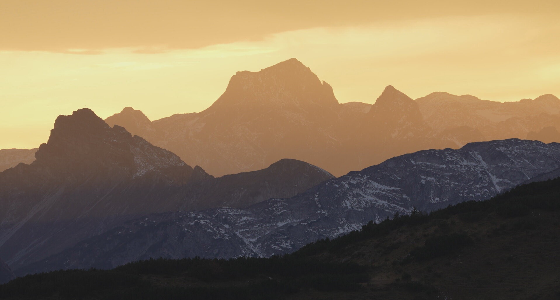 Im Bild: Abendstimmung über dem Arlberg.