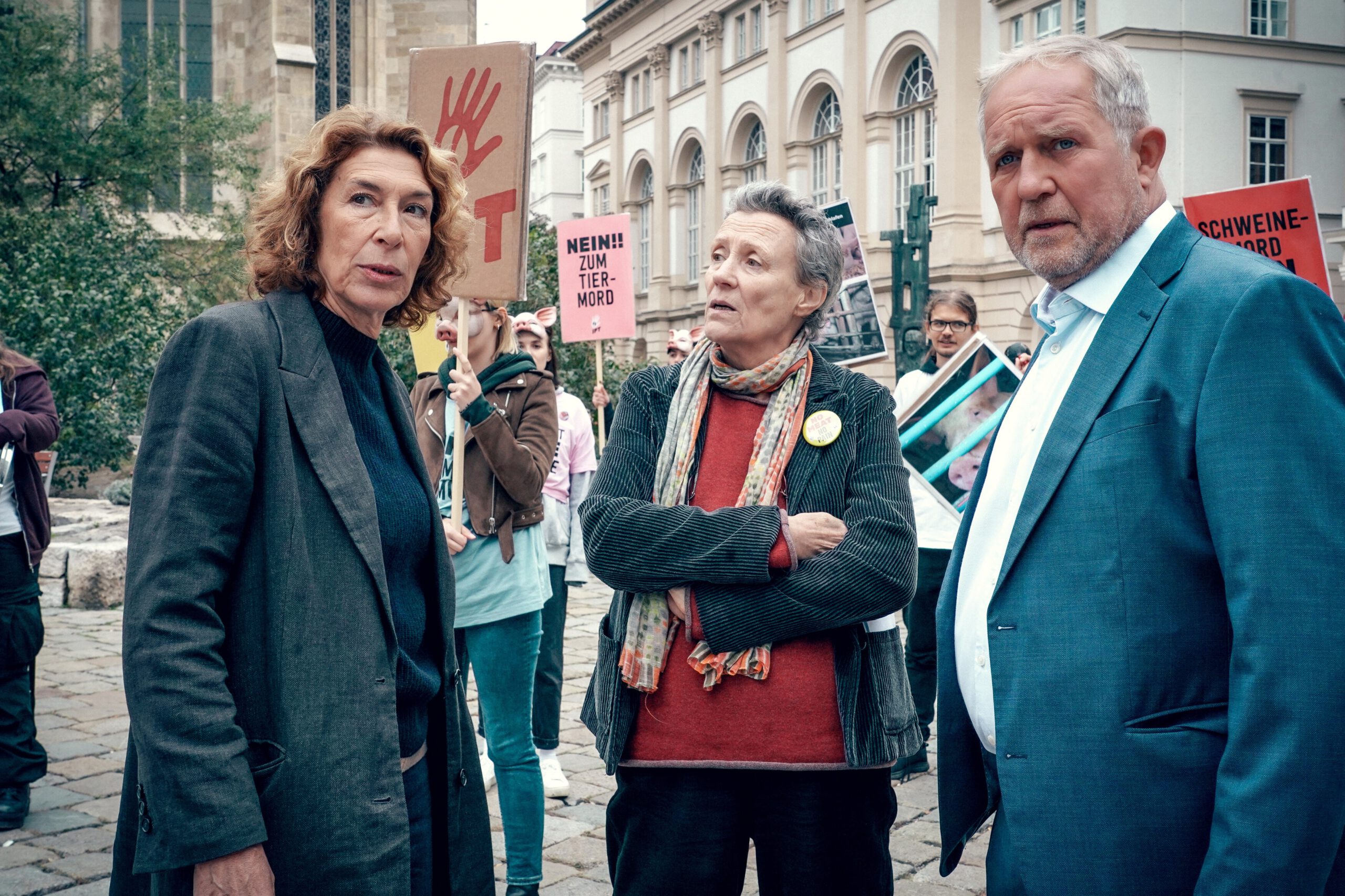 Im Bild: Adele Neuhauser (Bibi Fellner), Claudia Martini (Maria Vogler), Harald Krassnitzer (Moritz Eisner).